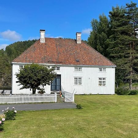 Bosvik Gard, Nyrenovert Leilighet I Hovedhus Fra 1756 Risør Esterno foto