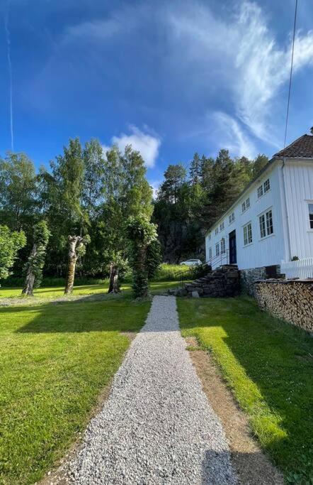 Bosvik Gard, Nyrenovert Leilighet I Hovedhus Fra 1756 Risør Esterno foto