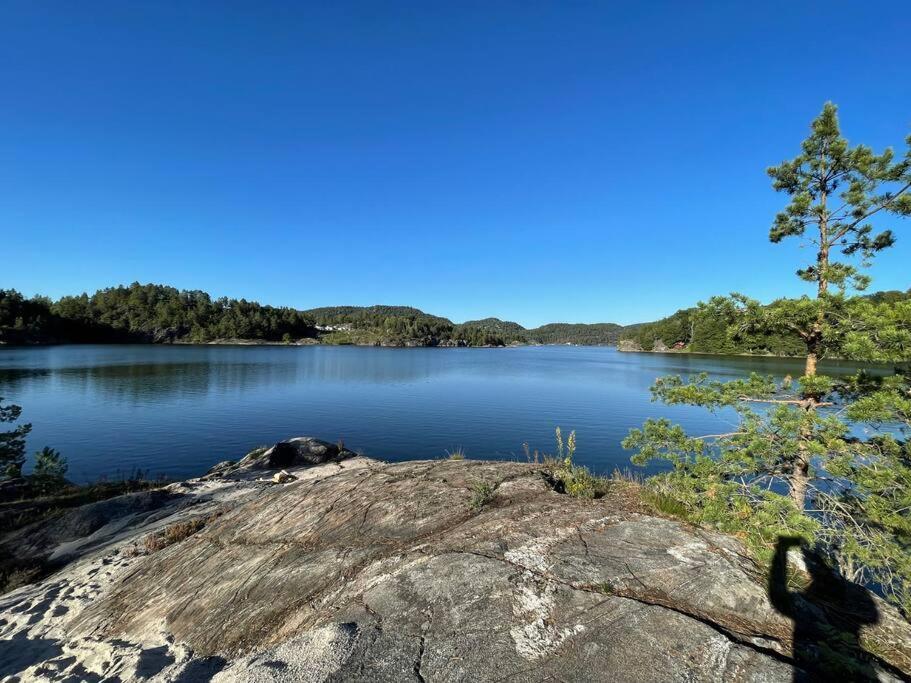 Bosvik Gard, Nyrenovert Leilighet I Hovedhus Fra 1756 Risør Esterno foto